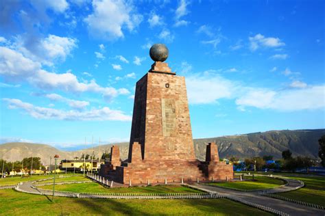 popular landmarks in ecuador.